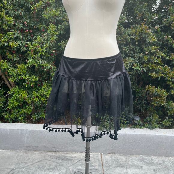 Seven ‘Til Midnight Black Tear Drop Short Petticoat - Picture 4 of 8